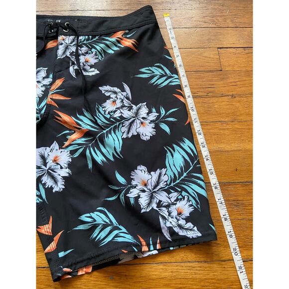 O'NEILL Hyperfreak Black Floral Boardshorts sz 32 - Picture 12 of 13